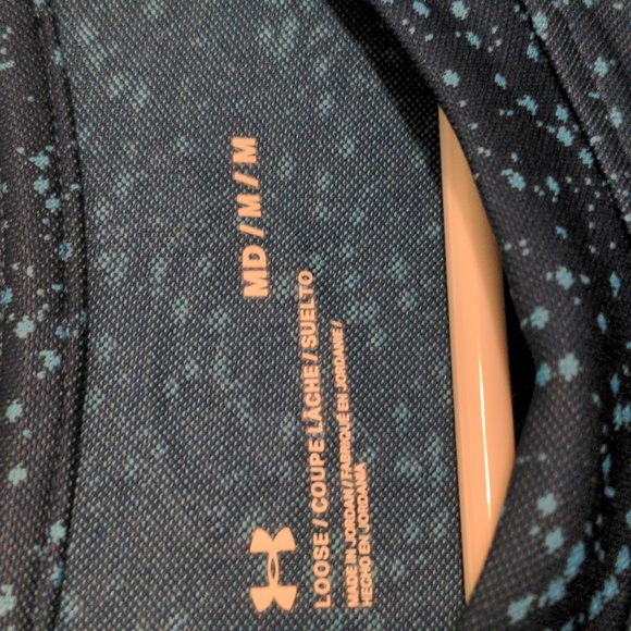 Buy1 Get1 Free Tops! Like new under armour M workout top - Picture 3 of 5